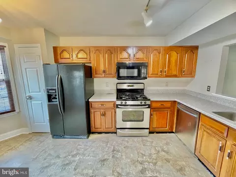 44110 Gala Cir, Ashburn, VA 20147 photo 2