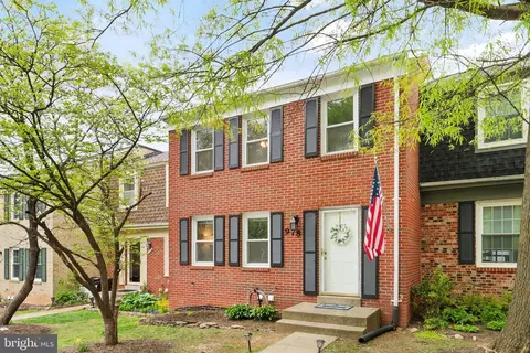 978 Holborn Ct, Sterling, VA 20164