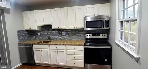 Kitchen - 1066 Tottenham Ct, Sterling, VA 20164 photo 1 of 2