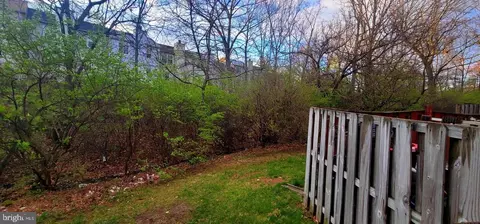 Exterior - 1066 Tottenham Ct, Sterling, VA 20164 photo 4 of 10