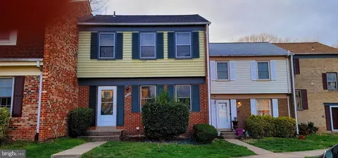 1066 Tottenham Ct, Sterling, VA 20164