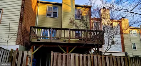 Exterior - 1066 Tottenham Ct, Sterling, VA 20164 photo 6 of 10