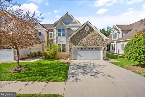 42452 Londontown Ter, Chantilly, VA 20152