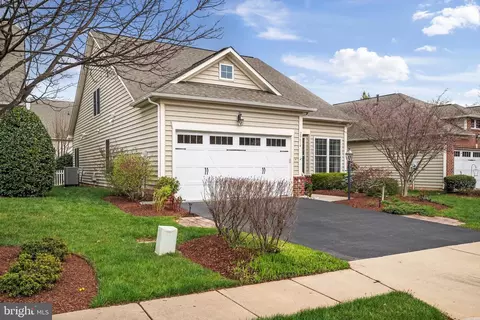 Exterior - 20614 Crescent Pointe Pl, Ashburn, VA 20147 photo 3 of 5
