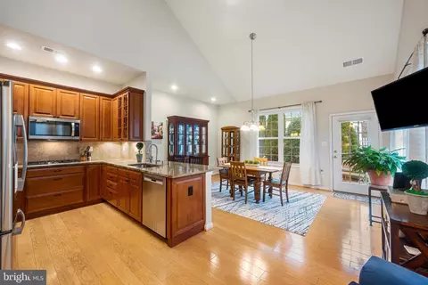 Kitchen - 20614 Crescent Pointe Pl, Ashburn, VA 20147 photo 2 of 5