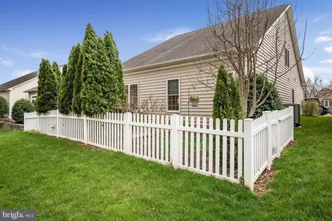 Exterior - 20614 Crescent Pointe Pl, Ashburn, VA 20147 photo 4 of 5