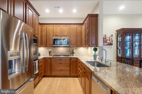 Kitchen - 20614 Crescent Pointe Pl, Ashburn, VA 20147 photo 1 of 5