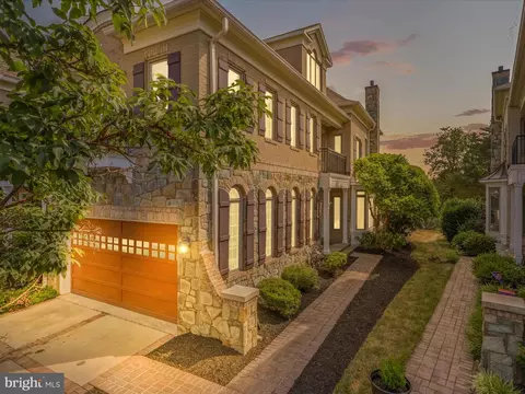 18354 Fairway Oaks Sq, Leesburg, VA 20176