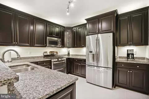 41895 Cathedral Valley Sq #303, Aldie, VA 20105