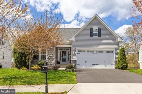 25701 Arborshade Pass Pl, Aldie, VA 20105