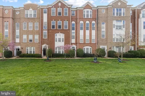 Exterior - 20652 Sibbald Sq, Ashburn, VA 20147 photo 2 of 14