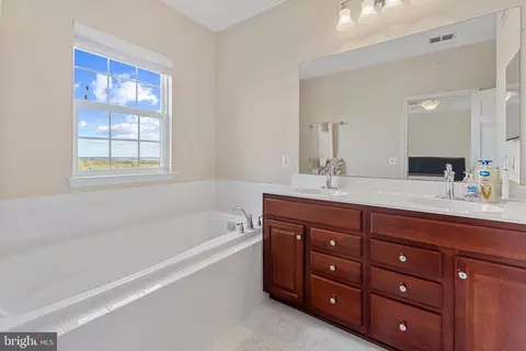 Bath - 20652 Sibbald Sq, Ashburn, VA 20147 photo 3 of 6