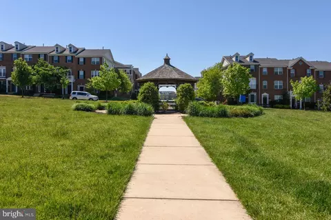 Exterior - 20652 Sibbald Sq, Ashburn, VA 20147 photo 14 of 14