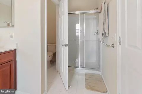 Bath - 20652 Sibbald Sq, Ashburn, VA 20147 photo 5 of 6