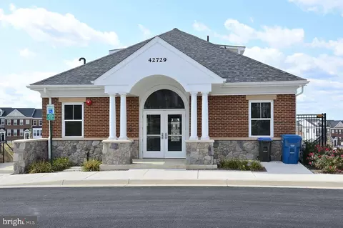 Exterior - 20652 Sibbald Sq, Ashburn, VA 20147 photo 11 of 14