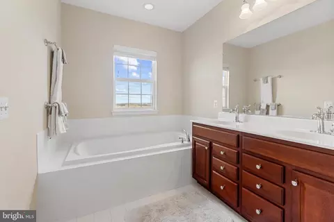 Bath - 20652 Sibbald Sq, Ashburn, VA 20147 photo 2 of 6