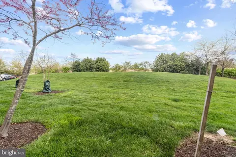 Exterior - 20652 Sibbald Sq, Ashburn, VA 20147 photo 9 of 14
