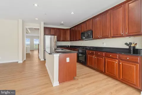 Kitchen - 20652 Sibbald Sq, Ashburn, VA 20147 photo 4 of 4
