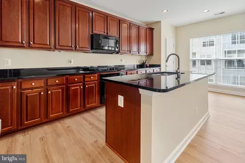 Kitchen - 20652 Sibbald Sq, Ashburn, VA 20147 photo 2 of 4