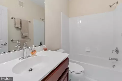 Bath - 20652 Sibbald Sq, Ashburn, VA 20147 photo 6 of 6