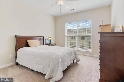 Bedroom - 20652 Sibbald Sq, Ashburn, VA 20147 photo 5 of 6