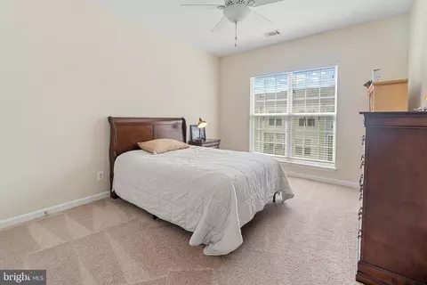 Bedroom - 20652 Sibbald Sq, Ashburn, VA 20147 photo 4 of 6