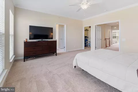 Bedroom - 20652 Sibbald Sq, Ashburn, VA 20147 photo 3 of 6
