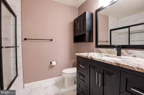 Bath - 42983 Bluengrey Ct, Ashburn, VA 20147 photo 2 of 9