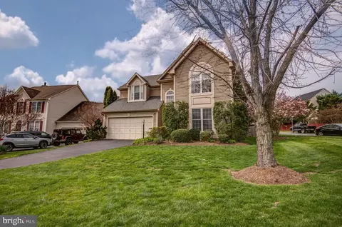 Exterior - 42983 Bluengrey Ct, Ashburn, VA 20147 photo 2 of 7
