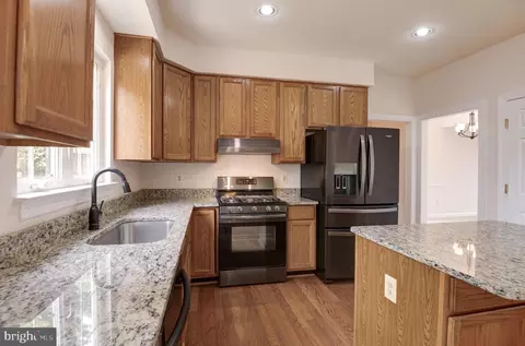 Kitchen - 42983 Bluengrey Ct, Ashburn, VA 20147 photo 2 of 6