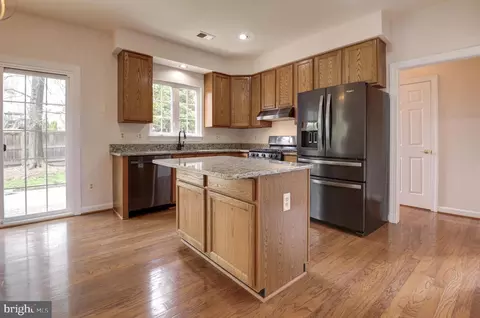 Kitchen - 42983 Bluengrey Ct, Ashburn, VA 20147 photo 4 of 6