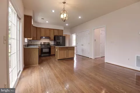 Kitchen - 42983 Bluengrey Ct, Ashburn, VA 20147 photo 1 of 6