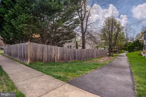Exterior - 42983 Bluengrey Ct, Ashburn, VA 20147 photo 5 of 7