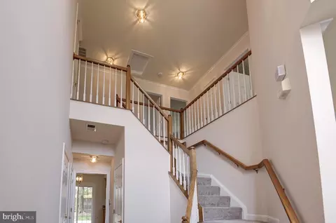 Entry Way - 42983 Bluengrey Ct, Ashburn, VA 20147 photo 4 of 8