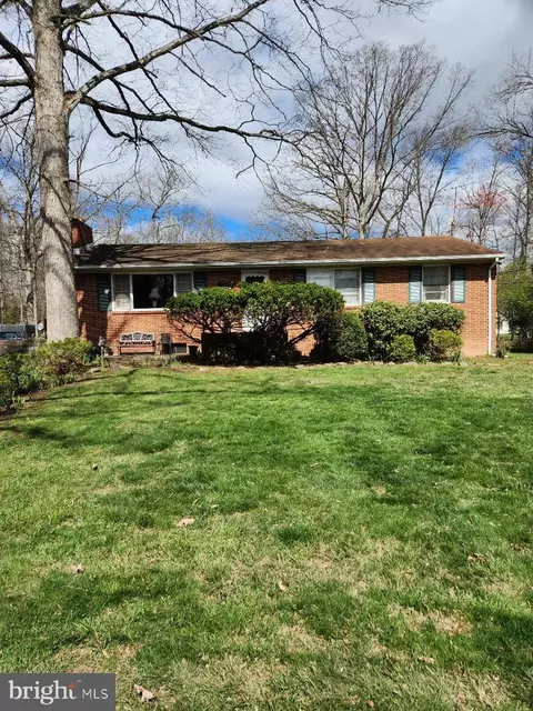 40 Cedar Dr, Sterling, VA 20164 photo 2