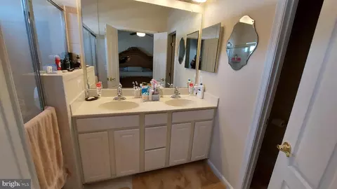 Bath - 42415 Bowditch, Brambleton, VA 20148 photo 2 of 5