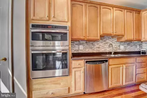 Kitchen - 43139 Crosswind Ter, Broadlands, VA 20148 photo 3 of 9