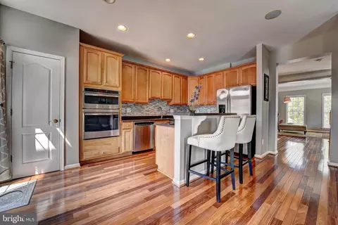 Kitchen - 43139 Crosswind Ter, Broadlands, VA 20148 photo 9 of 9