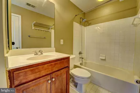 Bath - 43139 Crosswind Ter, Broadlands, VA 20148 photo 6 of 6