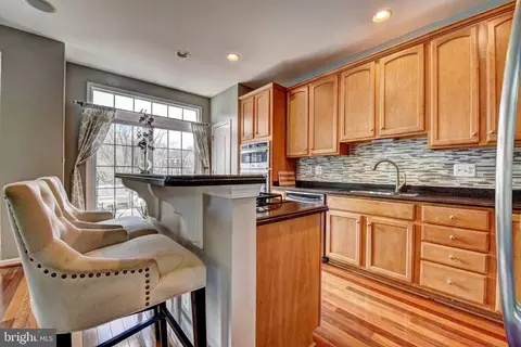 Kitchen - 43139 Crosswind Ter, Broadlands, VA 20148 photo 8 of 9