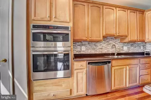 Kitchen - 43139 Crosswind Ter, Broadlands, VA 20148 photo 2 of 9