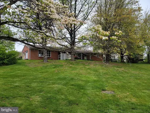 12993 Sagle Rd, Hillsboro, VA 20132