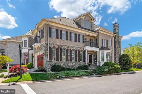 18345 Fairway Oaks Sq, Leesburg, VA 20176