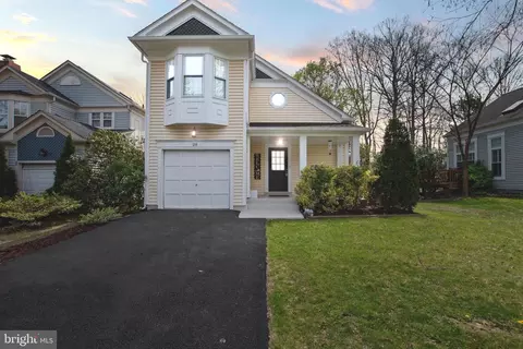 28 Ferguson Ct, Sterling, VA 20165