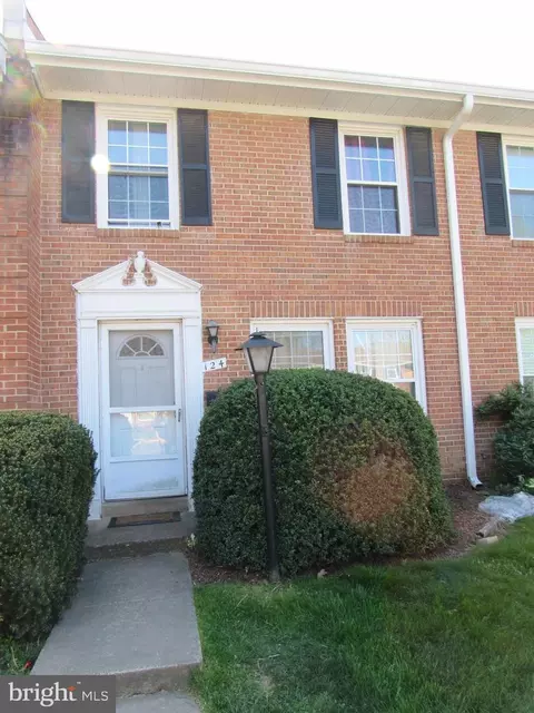 124 N Duke Dr, Sterling, VA 20164