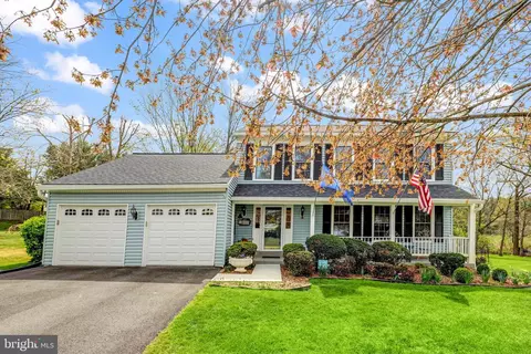 10208 Mckean Ct, Great Falls, VA 22066