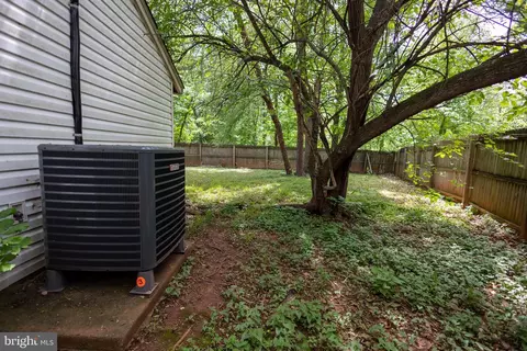 Exterior - 112 Biscayne Ct, Sterling, VA 20164 photo 8 of 8