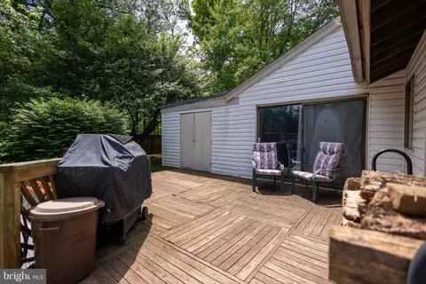 Exterior - 112 Biscayne Ct, Sterling, VA 20164 photo 4 of 8
