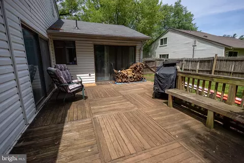 Exterior - 112 Biscayne Ct, Sterling, VA 20164 photo 5 of 8