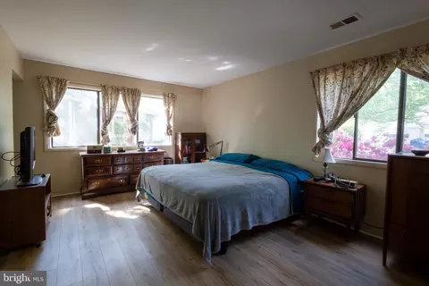 Bedroom - 112 Biscayne Ct, Sterling, VA 20164 photo 2 of 8